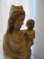 Statue, Vierge a l'enfant (de Jean Pepin de Huy (1329, vient de la Chartreuse de Mont-Sainte-Marie, Gosnay, Musee d'Arras)(3)